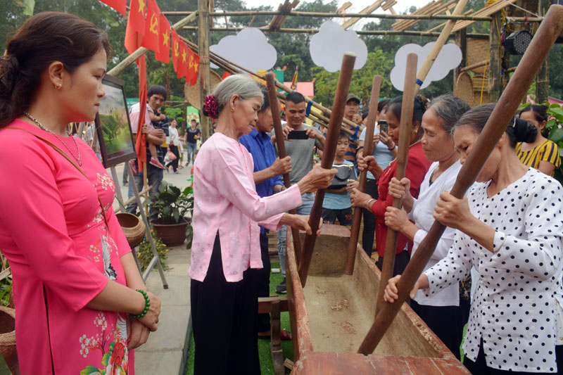 Đặc sắc Đâm đuống, thi gói bánh chưng giã bánh giầy tại Lễ hội Đền Hùng